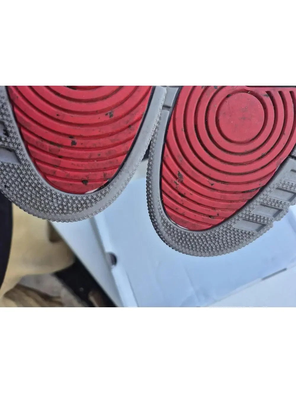 Air Jordan 3 Retro Men's Cement Grey Size 9.5 Pre-owned